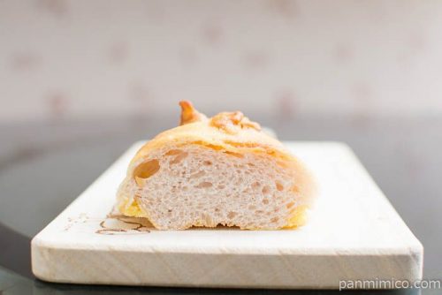 スイートくるみロール【セブンイレブン】中身はこんな感じ