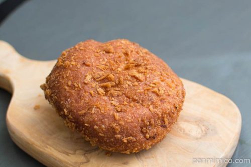 【トミーズ三宮東店】カレーパン横から見た図