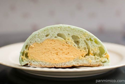 国産果汁入りメロン ホイップクリーム入り【神戸屋】中身はこんな感じ