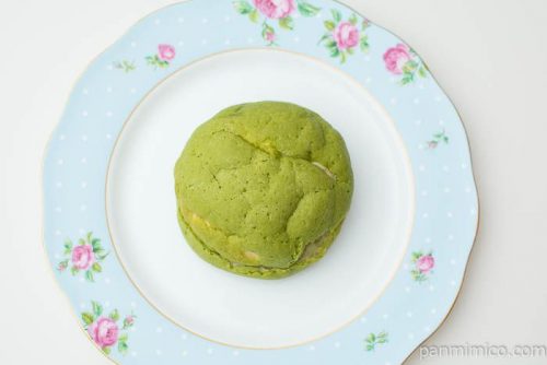 宇治抹茶とホワイトチョコのめろんぱん【Pasco】上から見た図