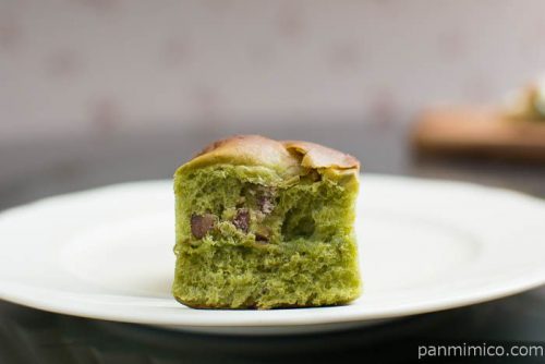 大人の味わい牛乳パン 宇治抹茶あずき【Pasco】断面図