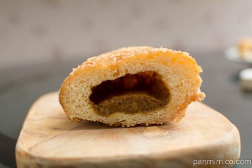 銀座チキンカリーパン【Pasco】断面図