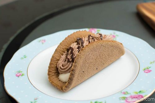 チョコオムレット 六甲山麓牛乳使用【ローソン】横から見た図