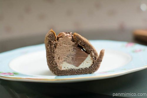 チョコオムレット 六甲山麓牛乳使用【ローソン】断面図