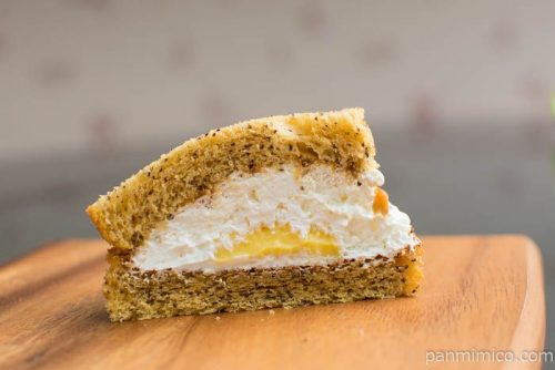 アールグレイ香る紅茶のシフォンサンド【ファミリーマート】断面図