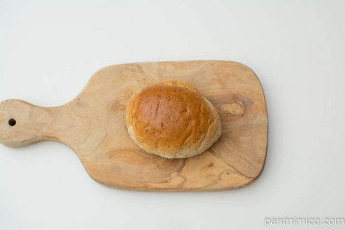 全粒粉入りテーブルロール（北海道産小麦の小麦粉使用）４個入ファミマ上から見た図