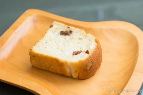 全粒粉入りレーズンブレッド３枚入【ファミリーマート】横から見た図