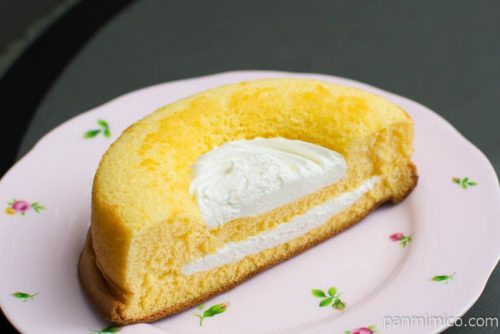 やわらかシフォンサンド（ミルキーホイップ）【ヤマザキ】横から見た図