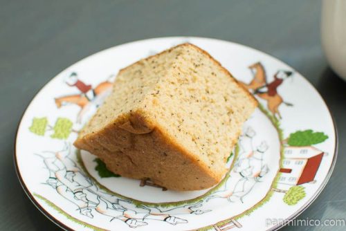 紅茶のシフォンケーキ【セブンイレブン】横から見た図