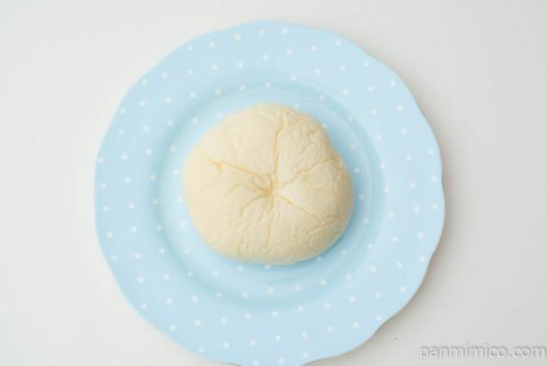 レアチーズクリームパン　チョコＭＩＸ【神戸屋】上から見た図