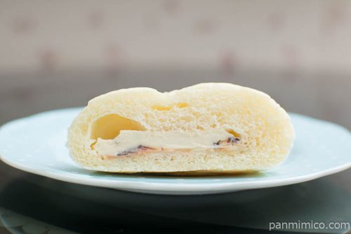 レアチーズクリームパン　チョコＭＩＸ【神戸屋】断面図