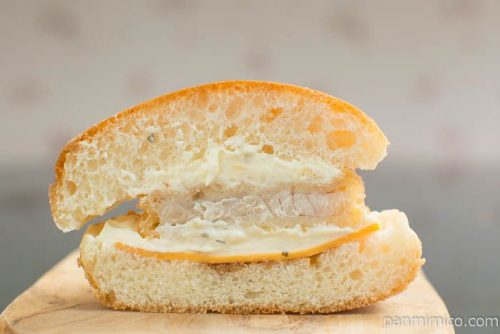 タルタルフィッシュバーガー【ファミリーマート】断面図