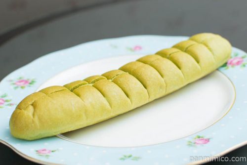 ちぎれる抹茶あずきクリームフランスパン【ローソン】横から見た図