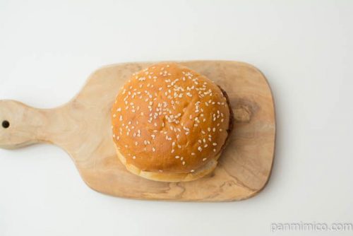 メンチカツバーガー（マスタード入り）【セブンイレブン】上から見た図