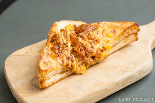 焼肉＆マヨネーズトーストサンド【ファミリーマート】横から見た図