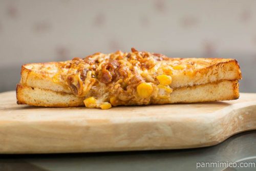 焼肉＆マヨネーズトーストサンド【ファミリーマート】断面図