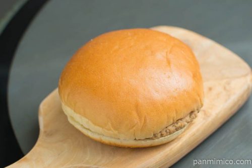 ふっくらバーガー（オニオン入りオーロラソース）【ヤマザキ】横から見た図