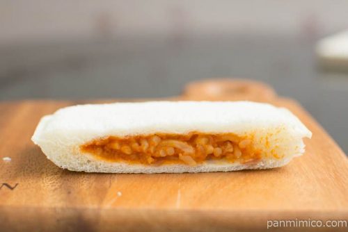 ランチパック（アラビアータと赤いカルボナーラ）【ヤマザキ】赤いカルボナーラ断面図