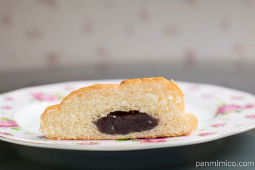 たい焼き風パン（つぶあん入り）【ヤマザキ】断面図