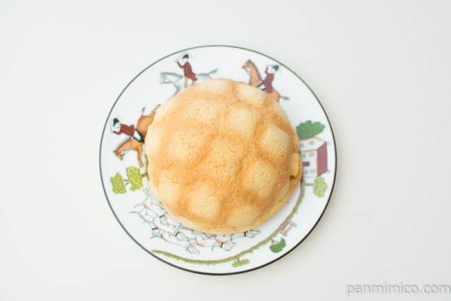 たっぷり!ホイップメロンパン【ファミリーマート】上から見た図