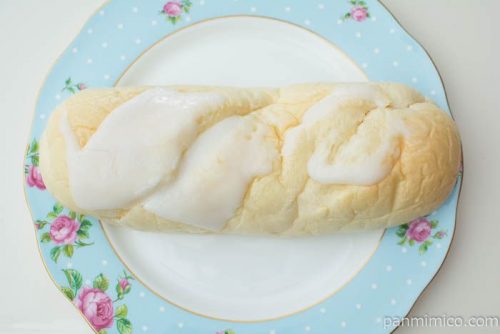 白いロシアパン　（淡路島牛乳使用）【ローソン】上から見た図