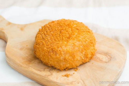 新宿中村屋監修特製ビーフカレーパン【ファミリーマート】横から見た図