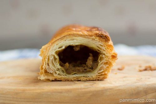 野菜と果実のまろやかな味わいカレーパイ【ファミリーマート】断面図