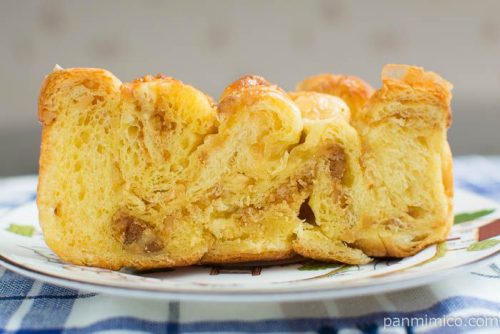 マチノパン　アーモンドブリオッシュ【ローソン】断面図
