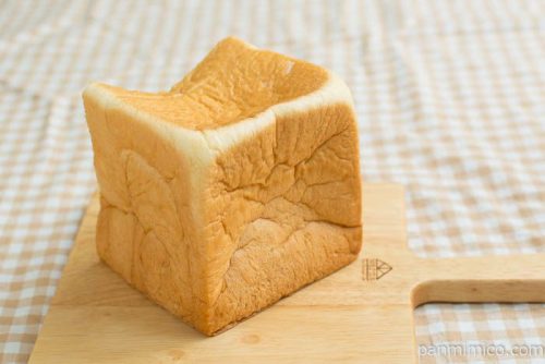 【BAKERY コウベ堂】角横から見た図