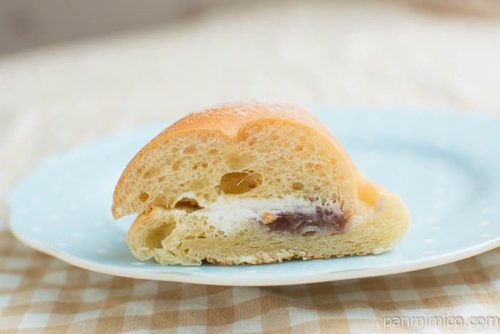 お米コッペ~小倉&ホイップ~【フジパン】断面図