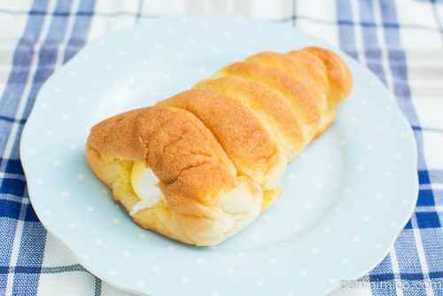 スイートコロネ(カスタード&ミルク)【ファミリーマート】横から見た図