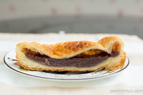 たい焼きみたいなデニッシュ（つぶあん）【ファミリーマート】断面図