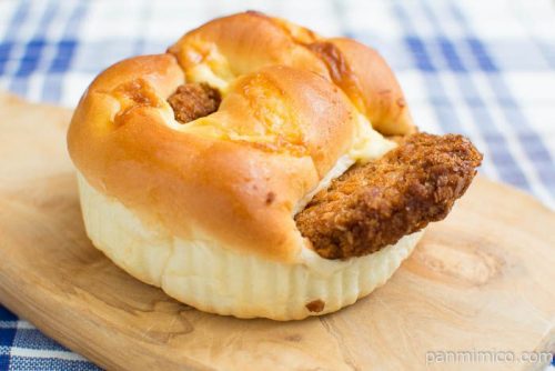 まーるいコロッケパン【ヤマザキ】横から見た図