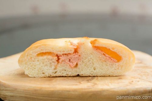 国産小麦の濃厚明太子パン【Pasco】断面図