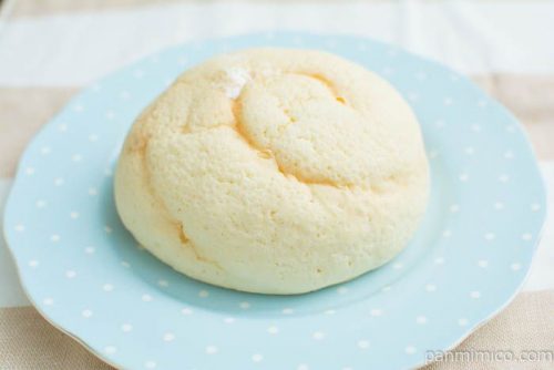 バニラホイップメロンパン【ヤマザキ】横から見た図