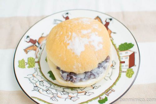 ホイップクリームバーガー（粒あん）【ヤマザキ】横から見た図