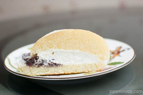 ホイップクリームバーガー（粒あん）【ヤマザキ】断面図