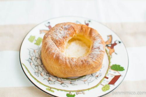 パイナップル＆カスタード【タカキベーカリー】横から見た図