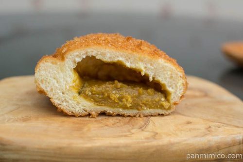 和風だしカレーパン（九条ねぎ）【ヤマザキ】断面図