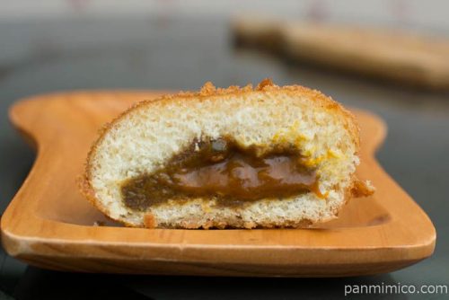 牛すじカレーパン【ヤマザキ】断面図