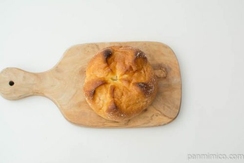 石窯塩バターパン【タカキベーカリー】上から見た図