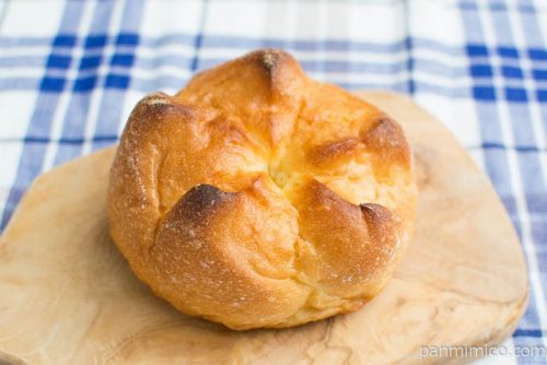 石窯塩バターパン【タカキベーカリー】横から見た図