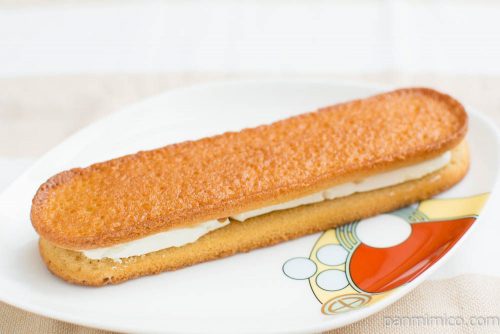 香ばしいクッキーのクリームサンド（キャラメル）【ファミマ】横から見た図