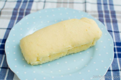 レアチーズ蒸しケーキ【ファミリーマート】横から見た図