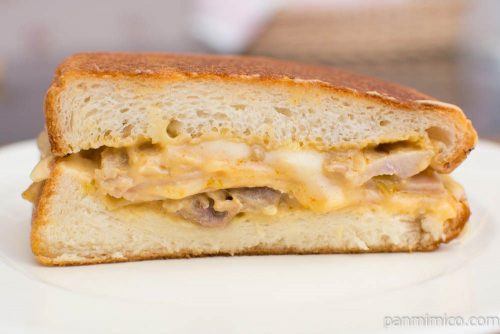 シチューオンライス　＜カレークリームソース＞【ハウス食品】クロックムッシュ断面図