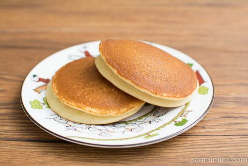 ファミリーマート バナナ味わうパンケーキ（バナナ＆ミルク）横から見た図