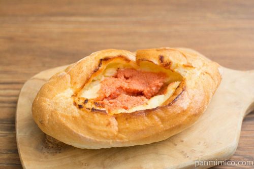 マチノパン　たらもぱん【ローソン】横から見た図