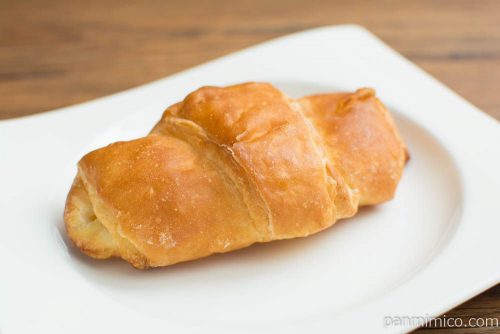 塩バタークロワッサン【ファミリーマート】横から見た図