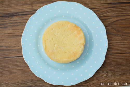 平焼きホイップメロンパン レアチーズ風味【Pasco】上から見た図