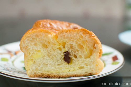 レーズンとカスタードのブレッド【ヤマザキ】断面図